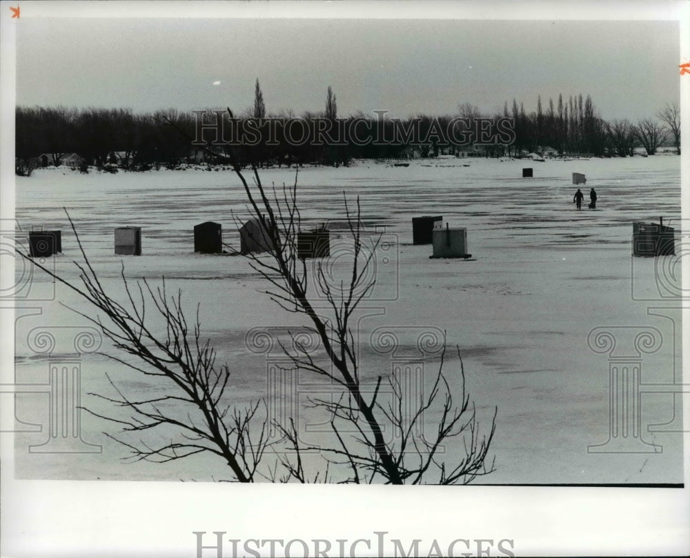 1977 Press Photo Fishermen at the Sandusky bay- Historic Images