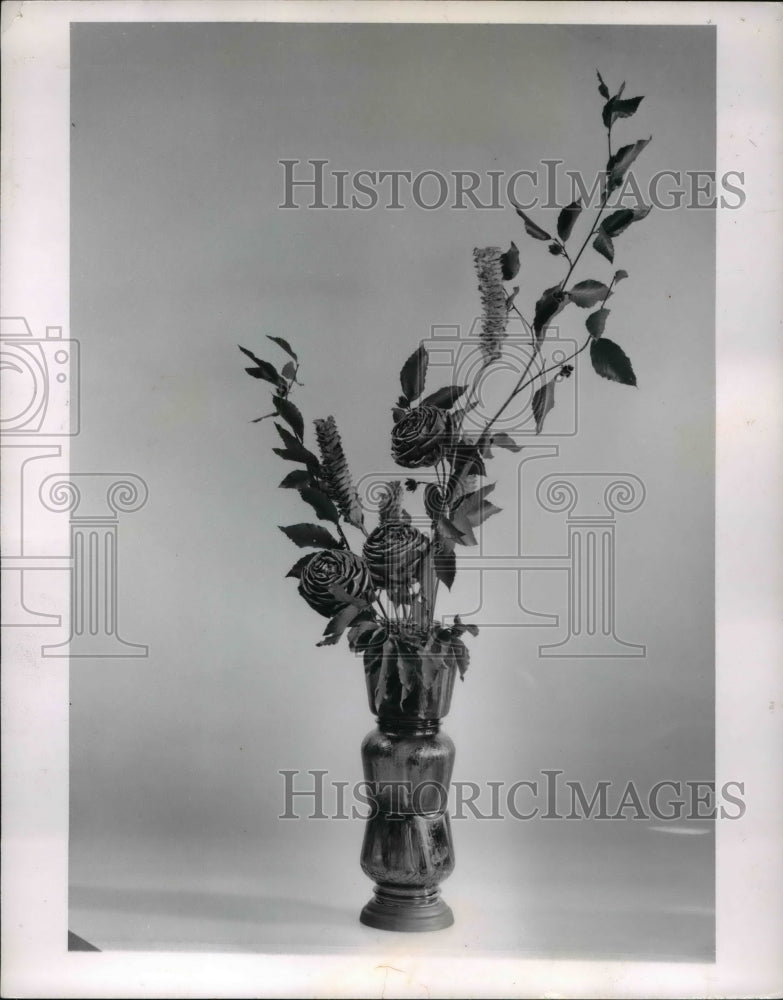 1964 Press Photo A flower arrangement by Mrs. Wm. Taylor- Historic Images