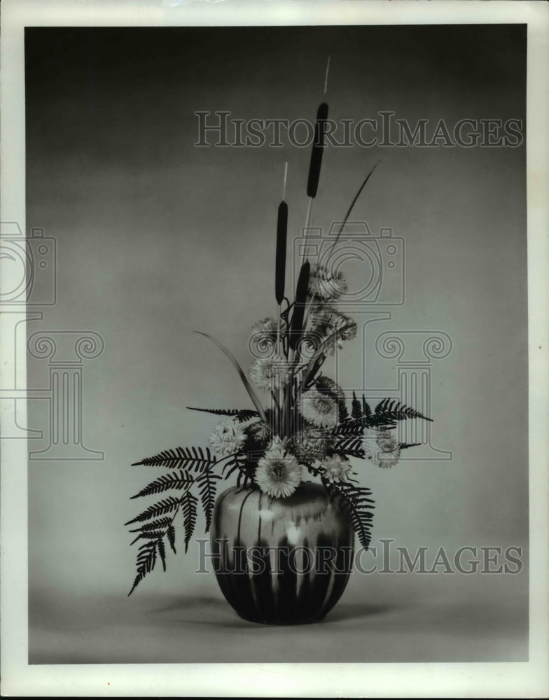 1968 Press Photo Flower Arrangement- Historic Images