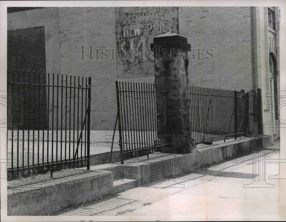 1963 Press Photo Fences - cva61126- Historic Images