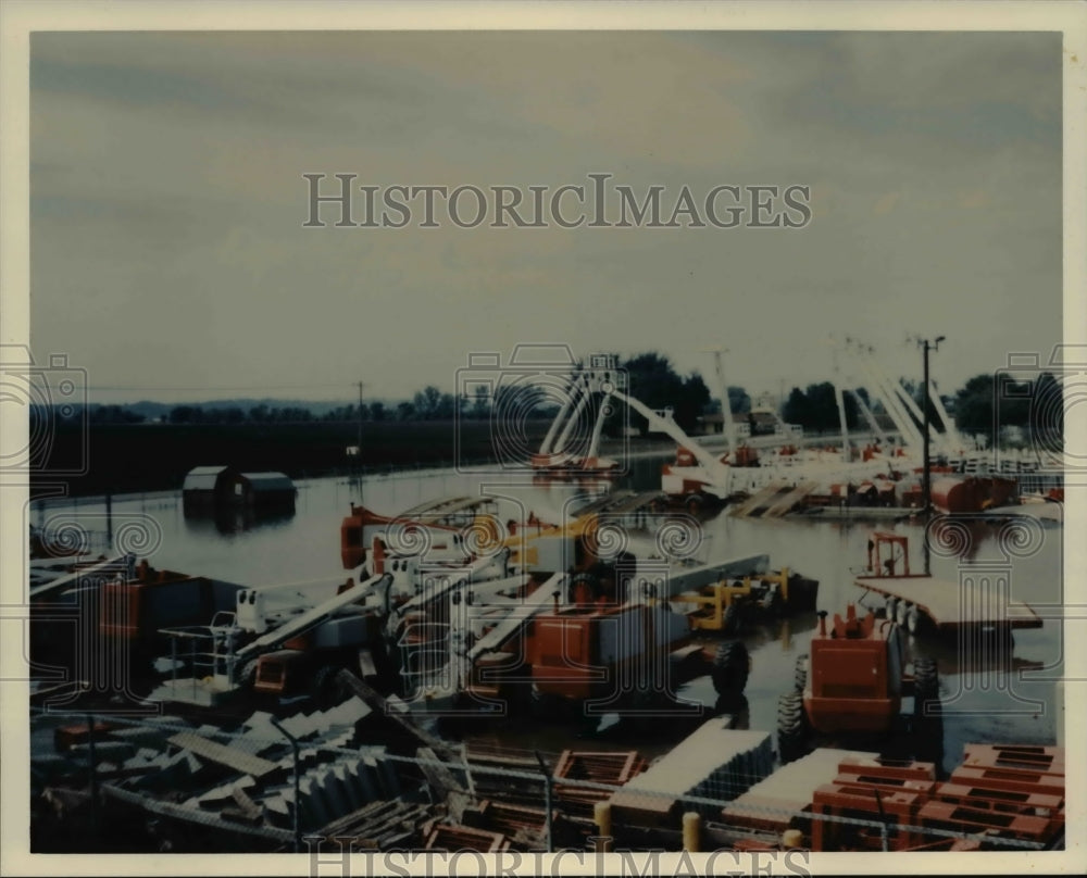 1994 Press Photo Receding flood waters at Snorkel-Economy&#39;s Elwood, KS - Historic Images