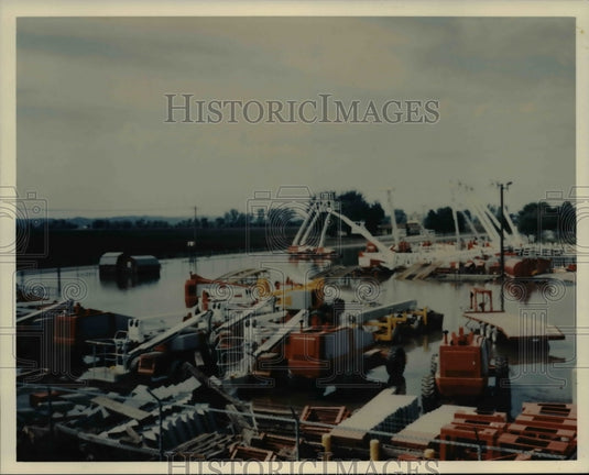 1994 Press Photo Receding flood waters at Snorkel-Economy's Elwood, KS - Historic Images