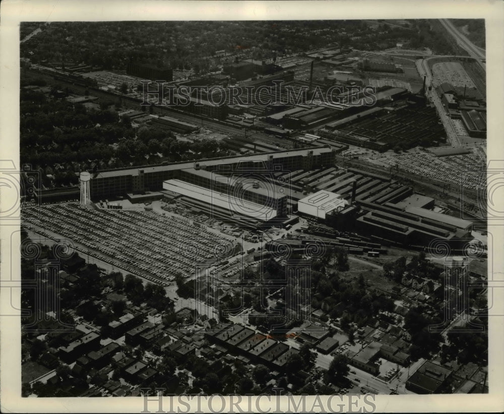 1960 Press Photo The aerial view of the Fisher Body Coit Road plant