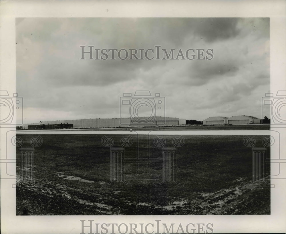 1944 Press Photo The Fisher Cleveland Aircraft Division Plant Number 2- Historic Images