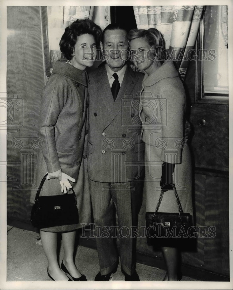 1960 Press Photo Harvey Firestone with Mrs. John Bail and Mrs. Ford- Historic Images