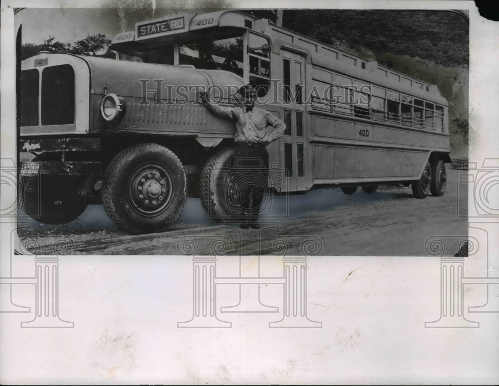 1960 Press Photo Cleveland Transit System Buses converted bus from rail car- Historic Images