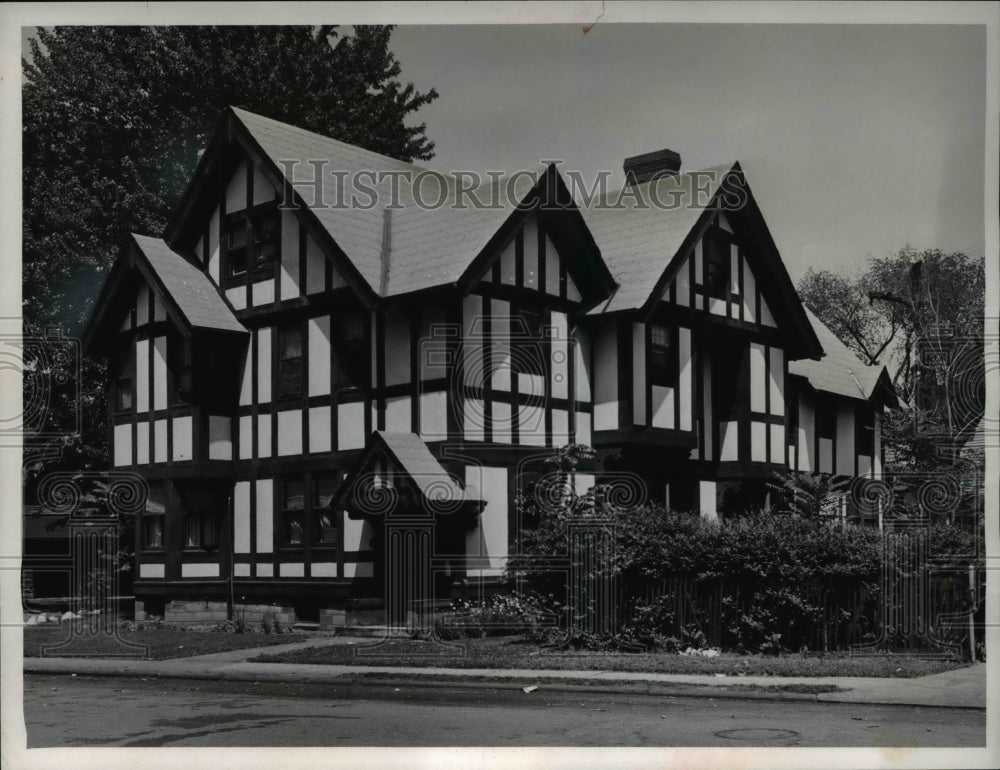 1965 Press Photo Cleveland&#39;s first center for newly released convicts- Historic Images