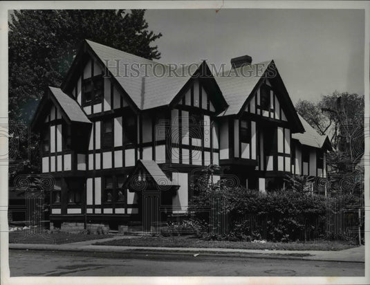 1965 Press Photo Cleveland's first center for newly released convicts- Historic Images