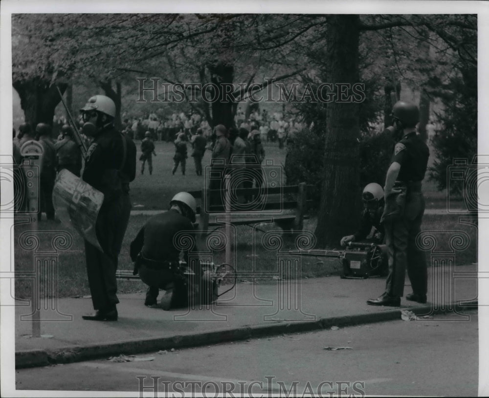 1970 Press Photo The O.S.U pepper gas generators during the demonstration- Historic Images