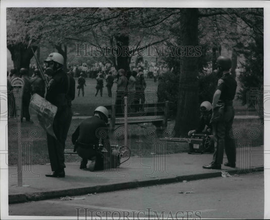 1970 Press Photo The O.S.U pepper gas generators during the demonstration- Historic Images