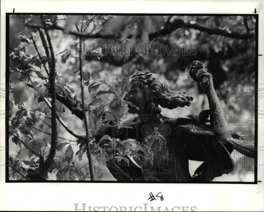 1991 Press Photo The statue for the statue contest at the art museum- Historic Images