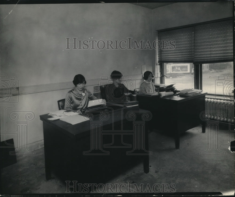 1927 Press Photo Maritia Lee Department with Josephine Porter, Norma Hendricks- Historic Images