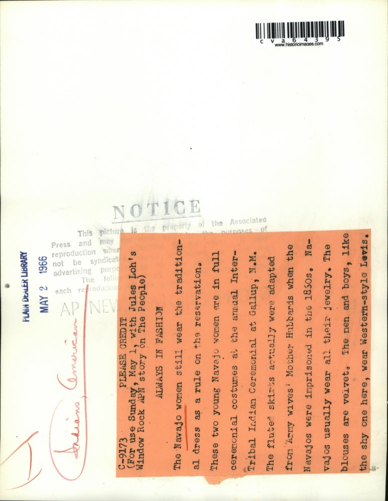 1966 Press Photo The Navajo women wear the traditional dress - cva64395