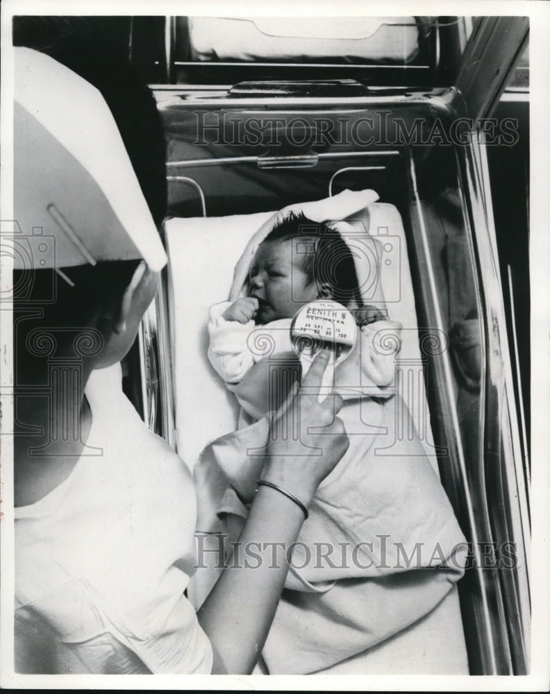 1968 Press Photo Medical Research-Hearing testing in newborns- Historic Images