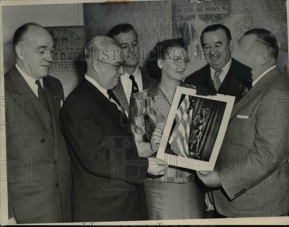 1953 Press Photo News employees Bob Donovan, John A Maynard, Paul Hutchkins- Historic Images