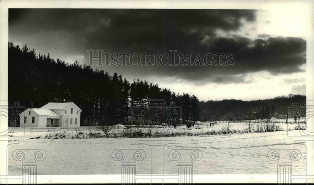 1979 Press Photo The Hale Farm and Village during the first snow of the year- Historic Images