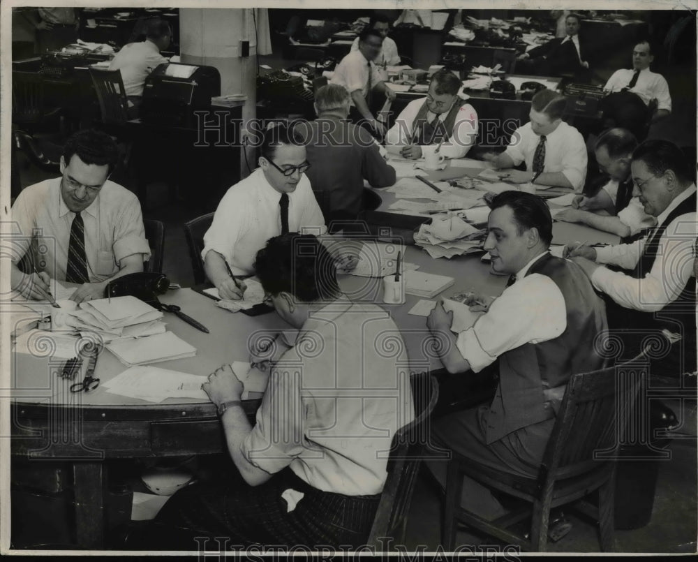 1950 Press Photo The News employees- Historic Images