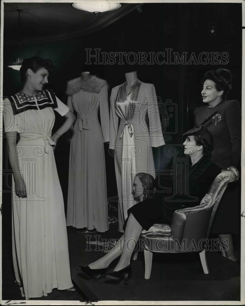 1947 Press Photo News Fashion Follies and Avenue Shopper columns design. - Historic Images