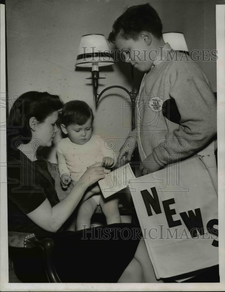 1942 Press Photo Mrs Warren Skinnies, David Allen Skinnies &amp; Ramon Strang- Historic Images