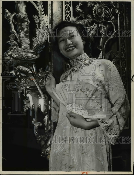 1949 Press Photo Mrs. Wing Bow  at 3608 Euclia Avenue- Historic Images