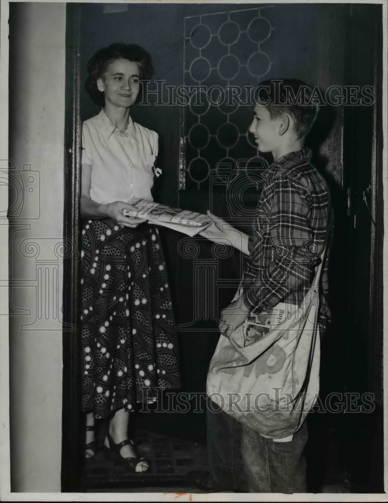 1950 Press Photo John Papp, news carrier- Historic Images