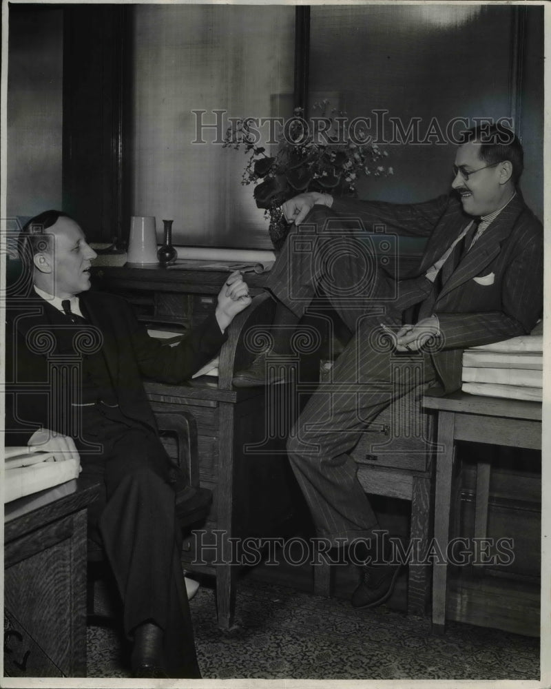 1941 Press Photo The News political writer Jack Kennon with Mayor Edward Blythin- Historic Images