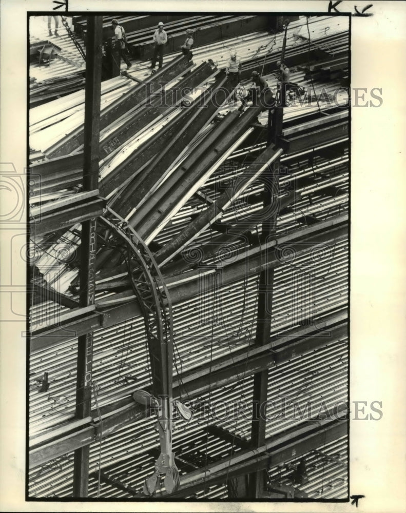 1982 Press Photo Crane which fell from Ohio Bell construction site - Historic Images