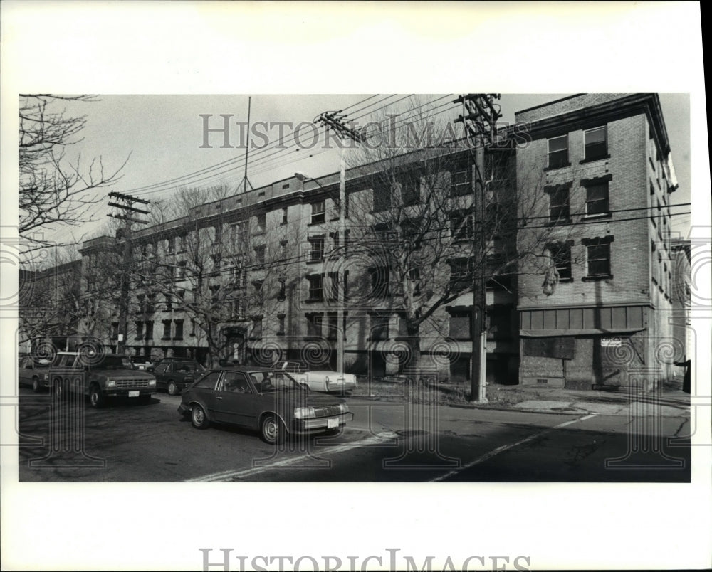 1991 Press Photo Apartment to be Renovated at East 40th and Prospect- Historic Images