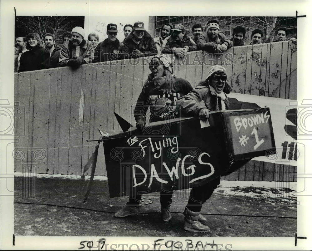 1990 Press Photo Susan Phillips and Karen Dwyer are Championship Dawg Fans- Historic Images