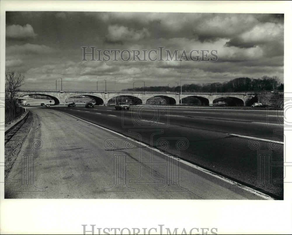 1990 Press Photo The Ridge Road bridge in West Bound lane- Historic Images