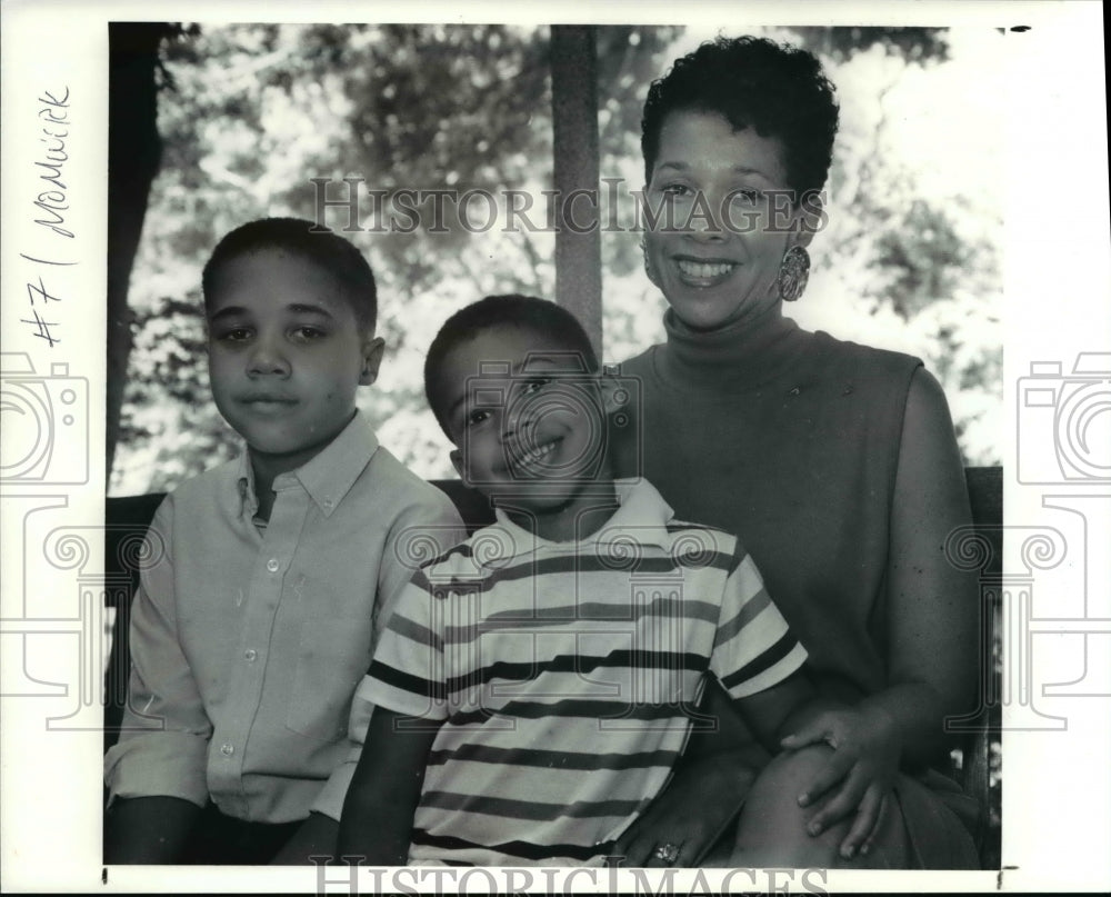 1991 Press Photo Pepper Taylor with her sons, Hilary and Jeremy- Historic Images