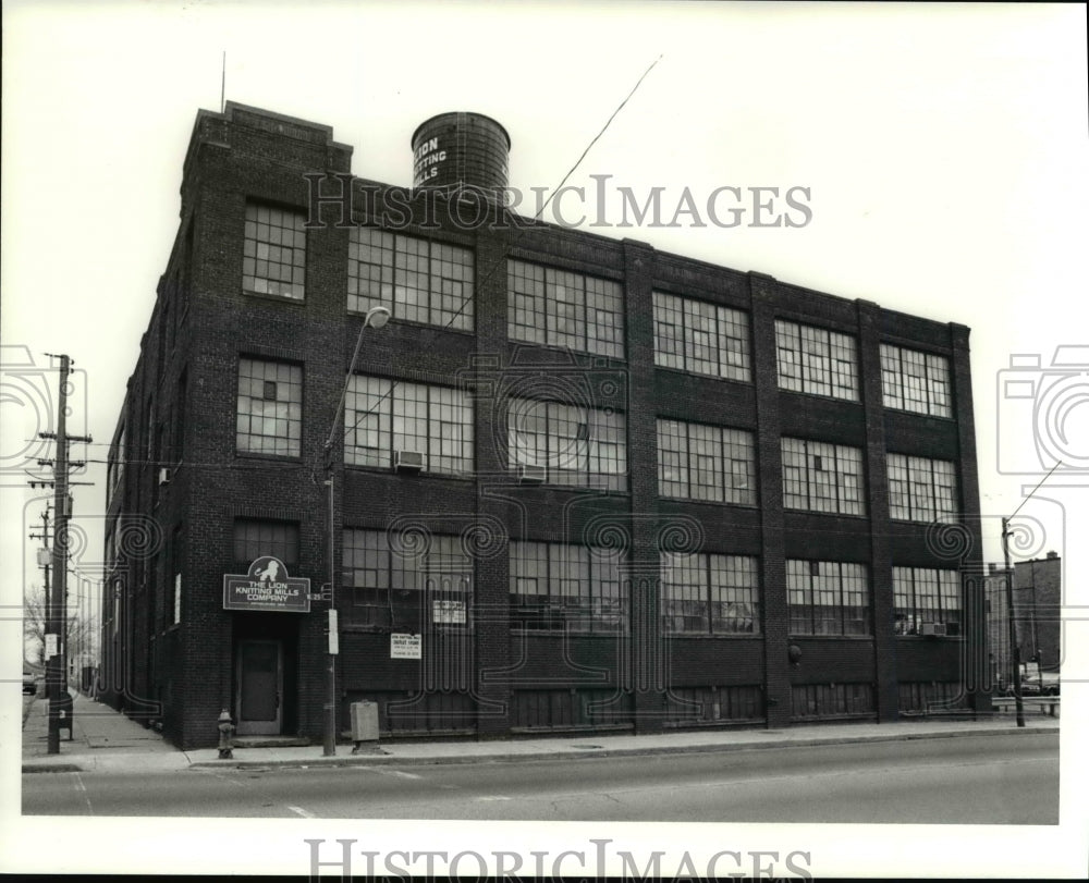 1990 Press Photo  The Lion Knitting Mills- Historic Images