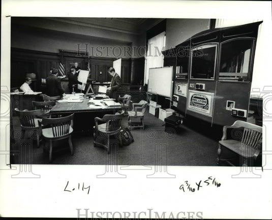 1991 Press Photo Court room of Judge Lawther- Lolly the Trolly accident case- Historic Images