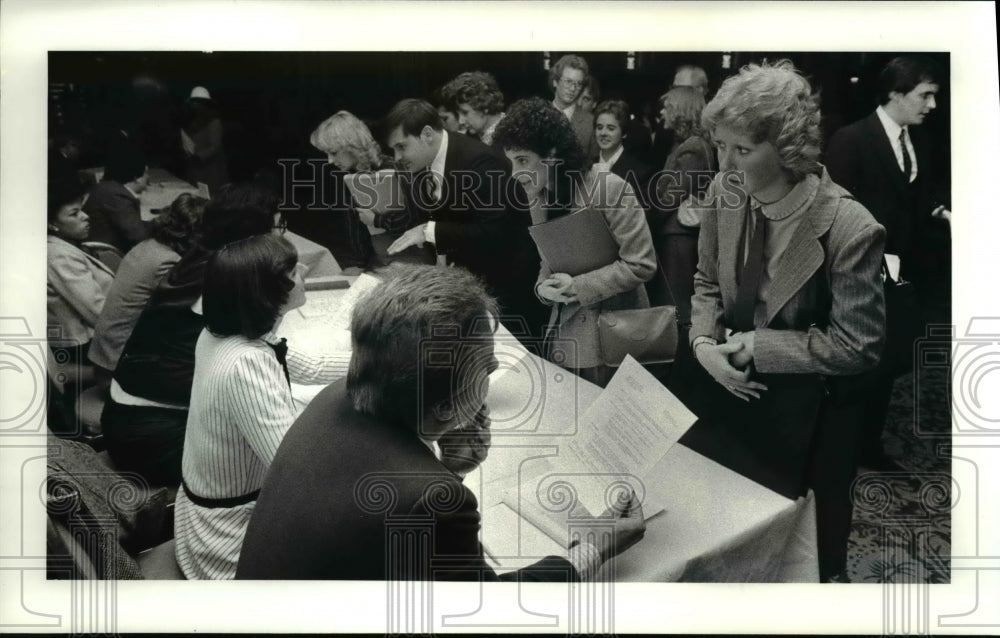 1983 Press Photo College students at the job fairs of the Federal Reserve Bank- Historic Images