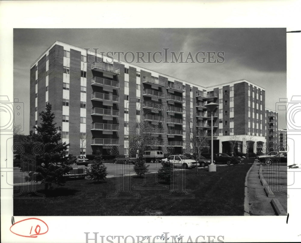 1990 Press Photo The Regency Towers- Historic Images