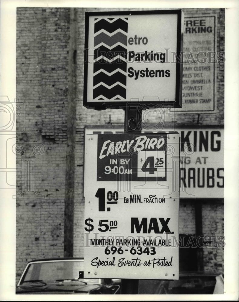 1990 Press Photo Metro Parking Lot- Historic Images