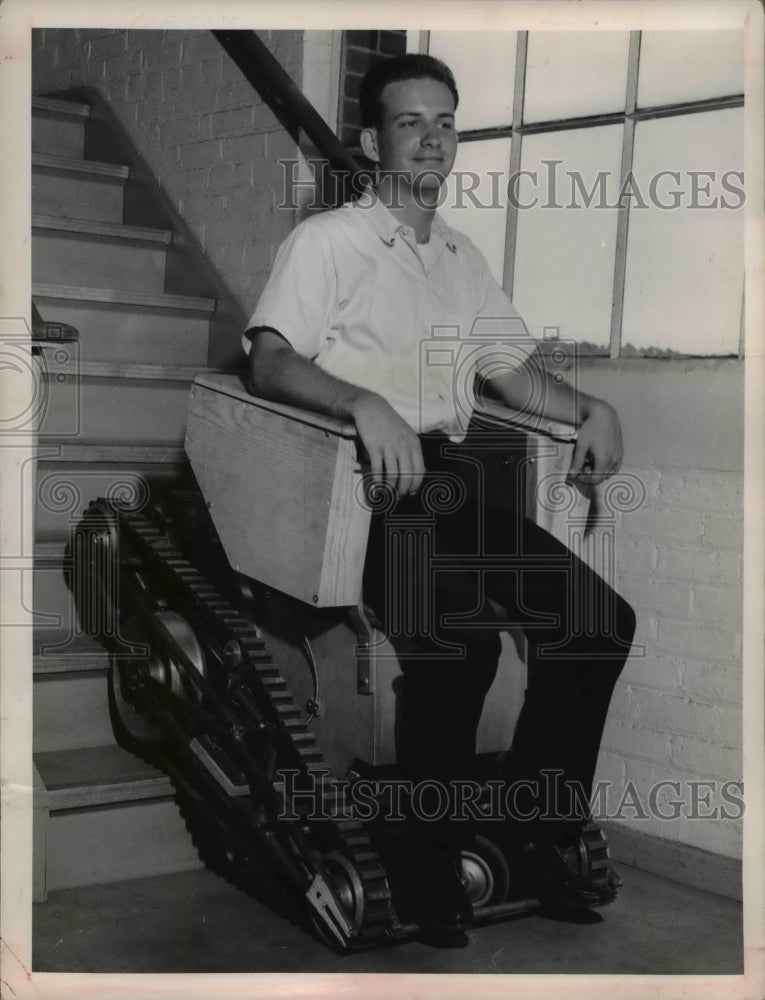 1963 Press Photo lan Foster, Case Student on electric powered wheel chair- Historic Images