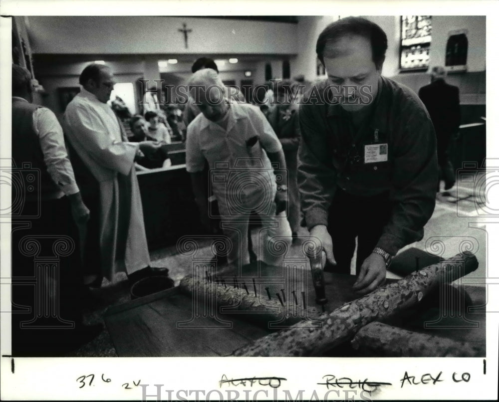 1991 Press Photo Good Friday- Historic Images