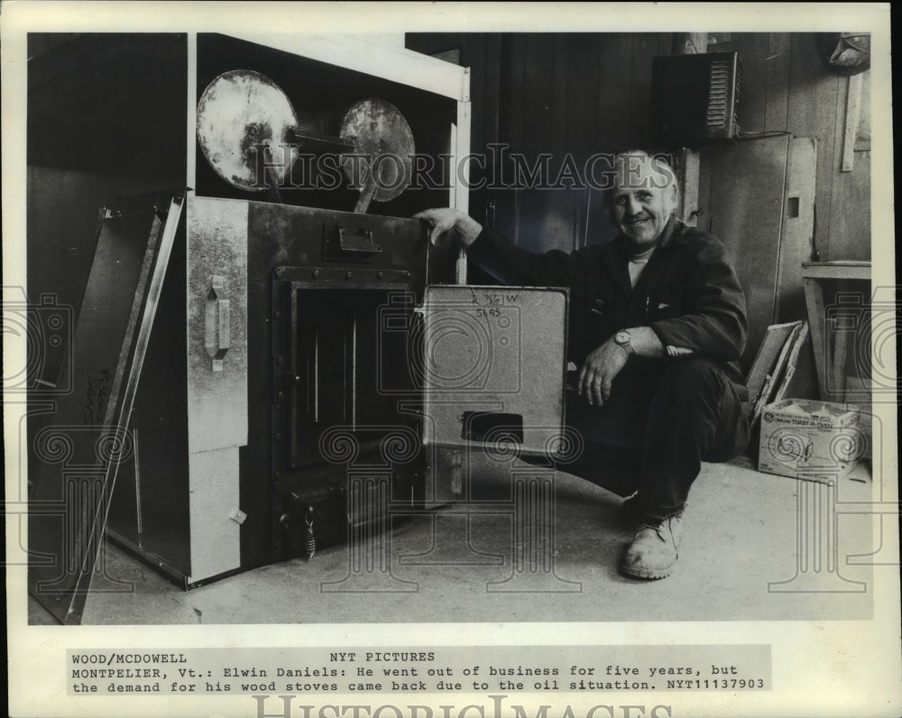 1979 Press Photo Elwin Daniels with the wood stove business- Historic Images