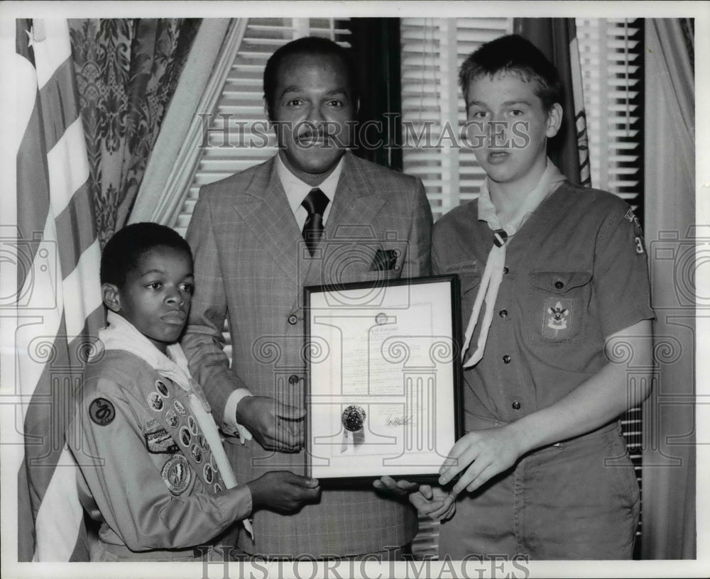 1970 Press Photo Boy Scouts Raymond Tate and Jerry Terry Received an Award- Historic Images