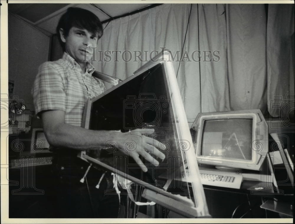 1989 Press Photo Paul McAvinney with His Invented Videoharp - cva68140- Historic Images