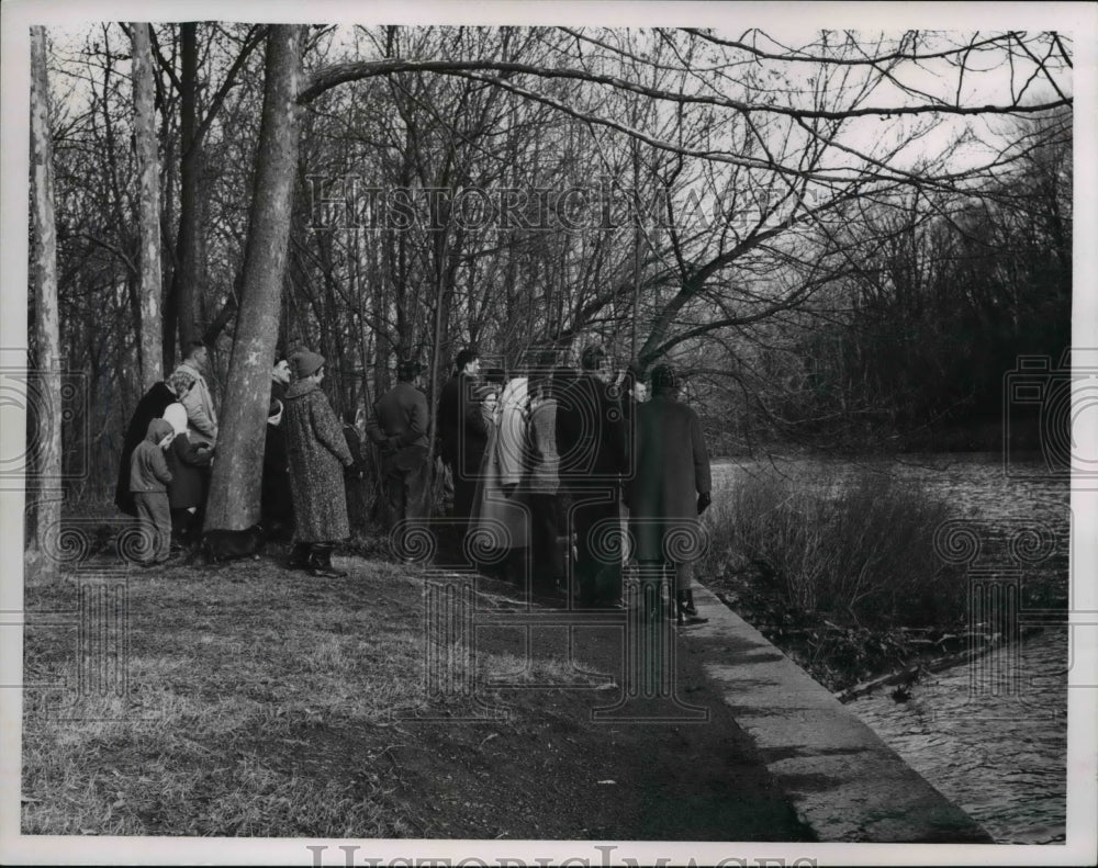 1965 Press Photo Winter Walks at Metropolitan Park- Historic Images