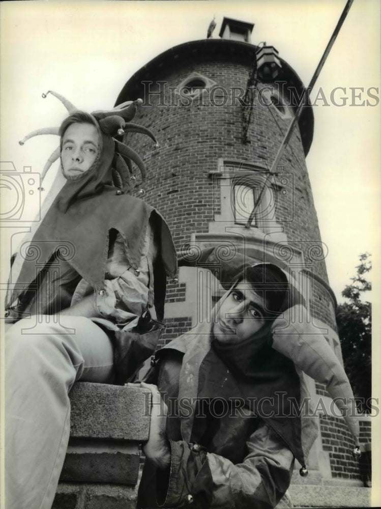 1994 Press Photo Robert Carlock and John Aboud  in their Court Jester Attire- Historic Images