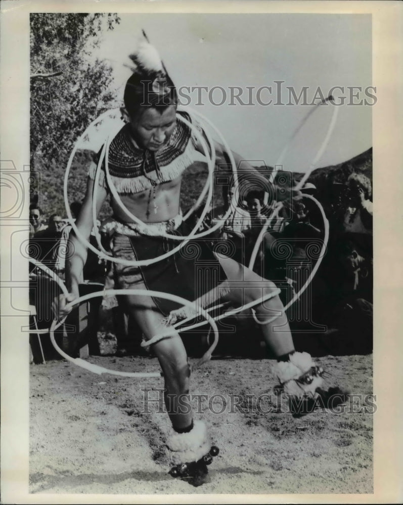 1969 Press Photo The hoop dance of the Indians - cva68637- Historic Images