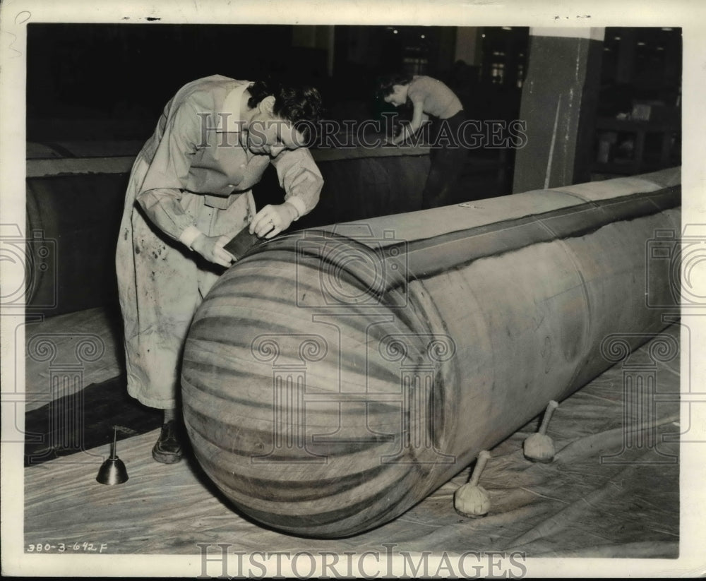 1942 Press Photo The woman worker in one os the Goodyear&#39;s factories- Historic Images