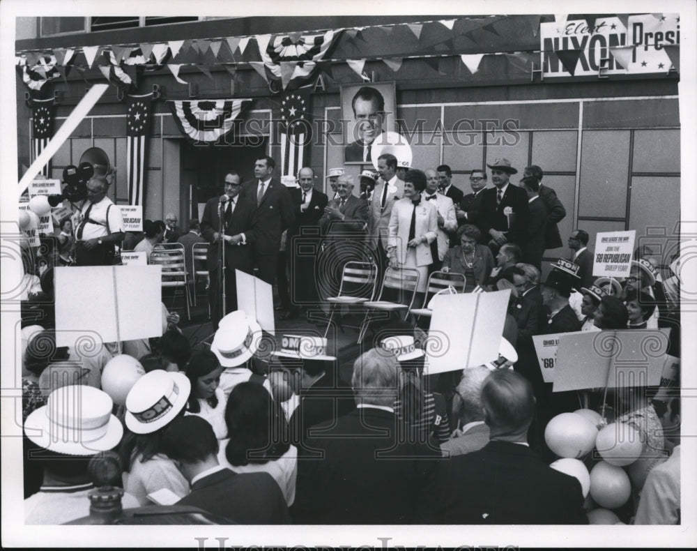 1968 Press Photo Republican Party Fall Kick-off Rally outside GOP Hdqtrs- Historic Images