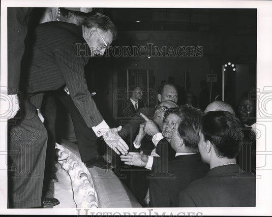 1964 Press Photo Al De Maicoribus & Russian delegates at Republican Convention- Historic Images