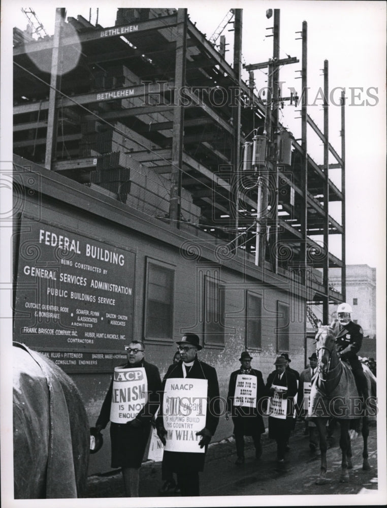 1965 Press Photo Group of Men Picketing in Federal Building- Historic Images