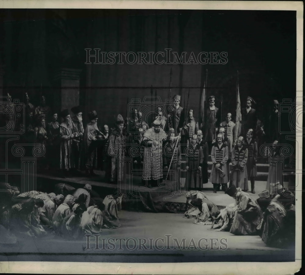 1947 Press Photo Boris Godunoff, coronation scenes at Metropolitan Opera- Historic Images