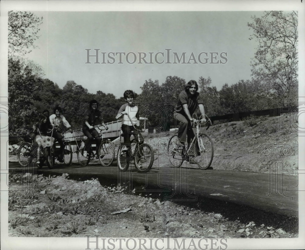 1976 Press Photo Bicycling in Cleveland Metroparks System- Historic Images